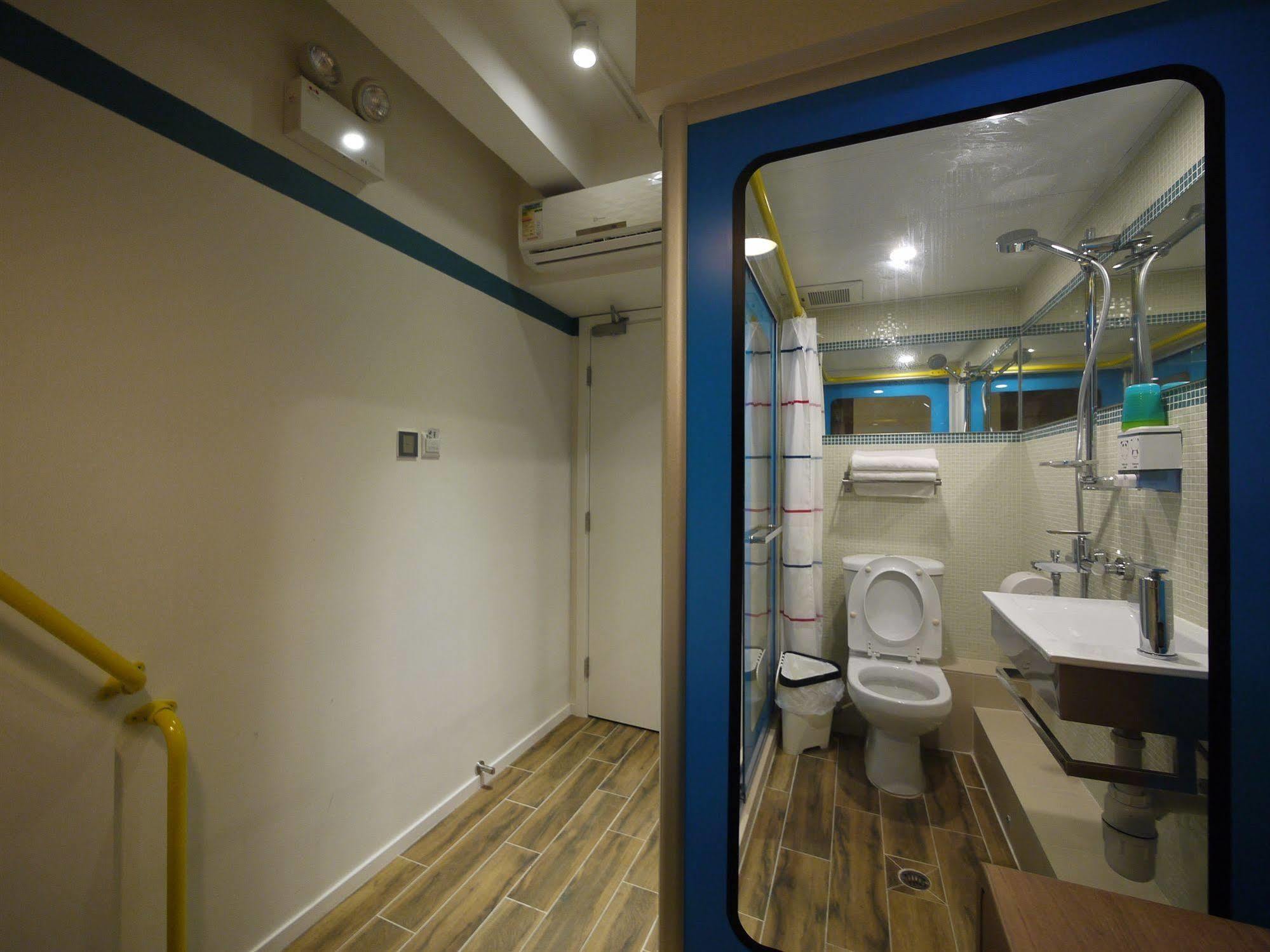 Panda'S Hostel - Hot Dog Bus Hongkong Exterior foto